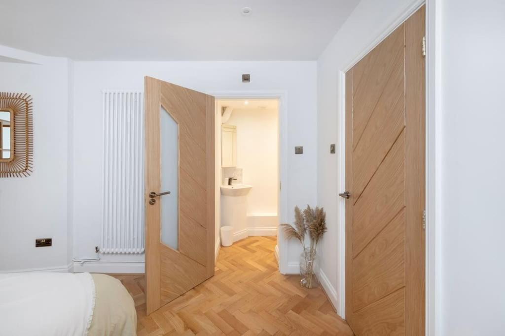 Spacious Apartment - 5 Minutes Walk To Bath Abbey Zewnętrze zdjęcie