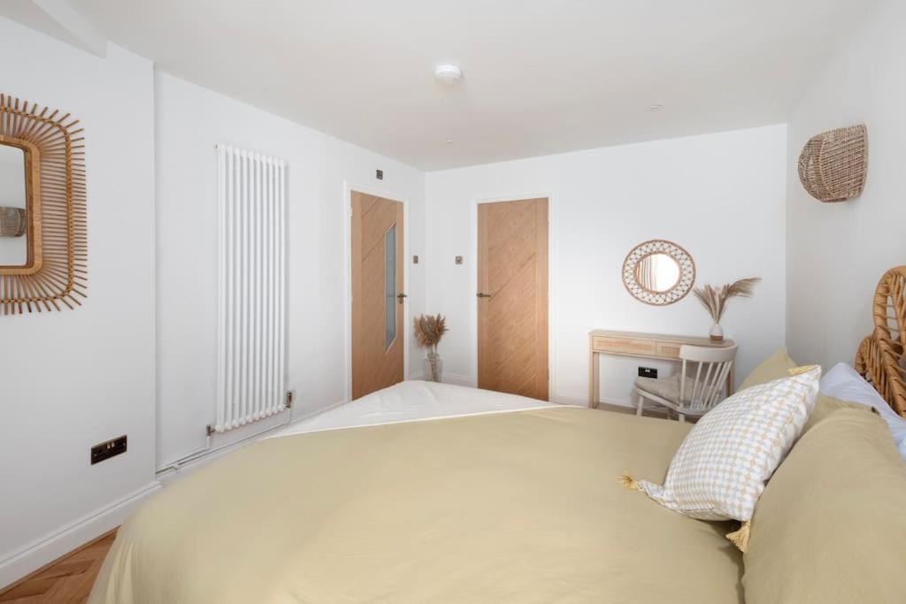 Spacious Apartment - 5 Minutes Walk To Bath Abbey Zewnętrze zdjęcie