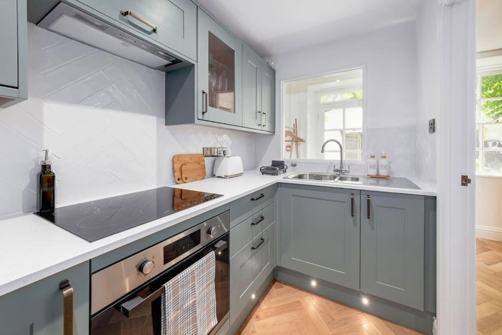 Spacious Apartment - 5 Minutes Walk To Bath Abbey Zewnętrze zdjęcie