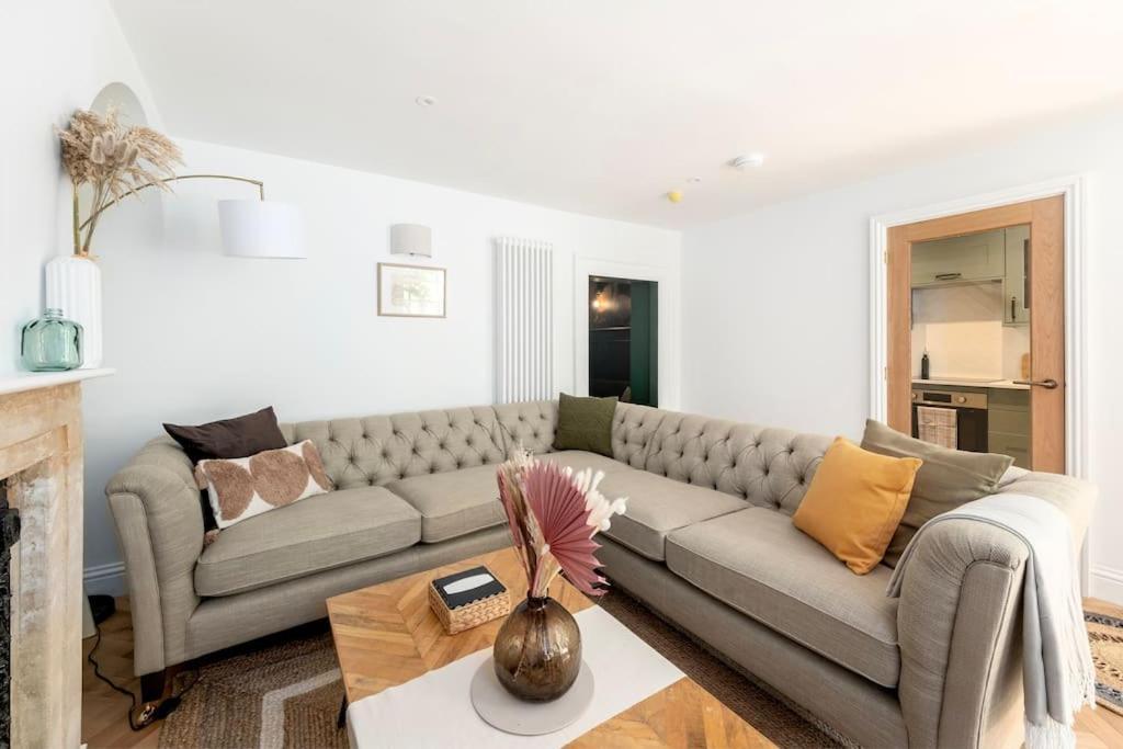 Spacious Apartment - 5 Minutes Walk To Bath Abbey Zewnętrze zdjęcie
